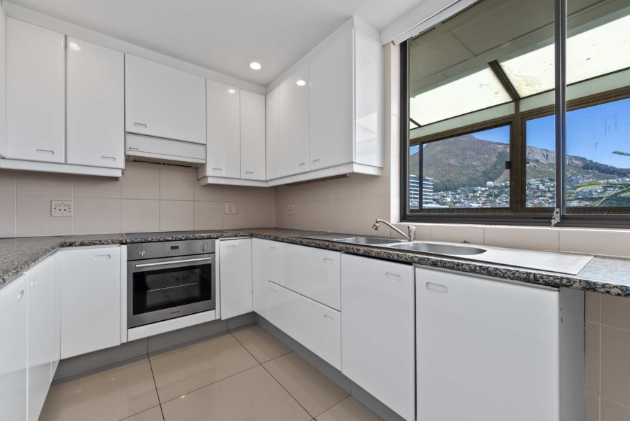 To Let 4 Bedroom Property for Rent in Sea Point Western Cape